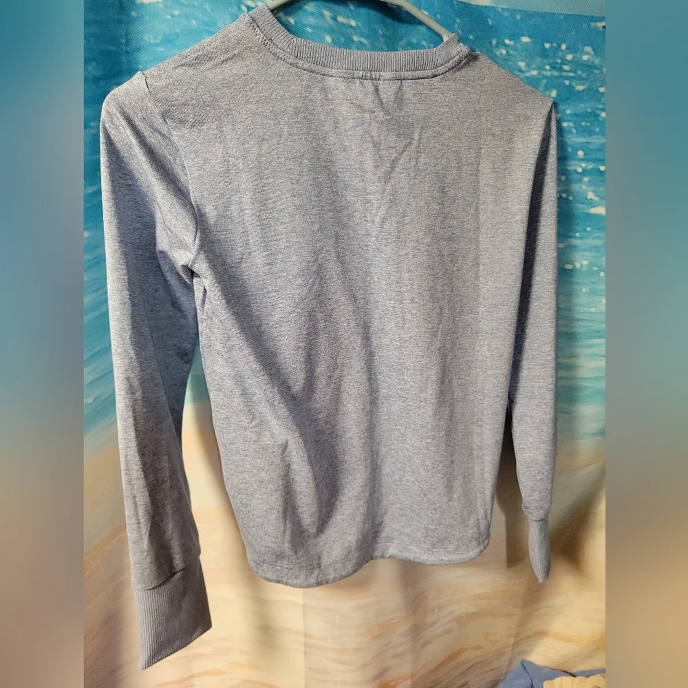 Athleta Girl Blue Long Sleeve Tshirt Thumbholes Youth Size Medium 8-10‎